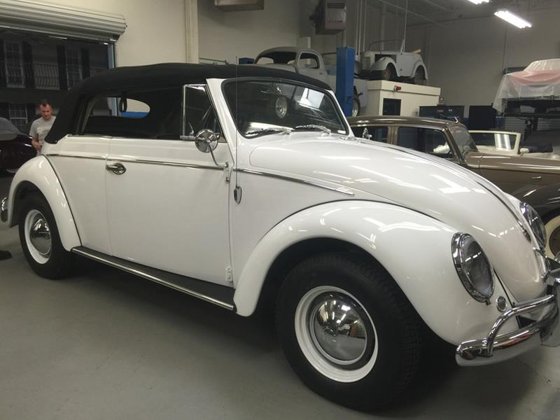 Un Vocho convertible gigante