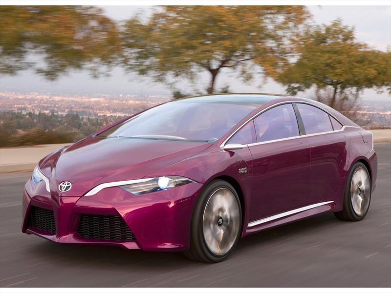 Toyota NS4 Advanced Plug-in Hybrid Concept
