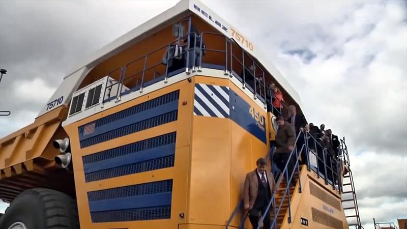 Camión de volteo BelAZ 75710