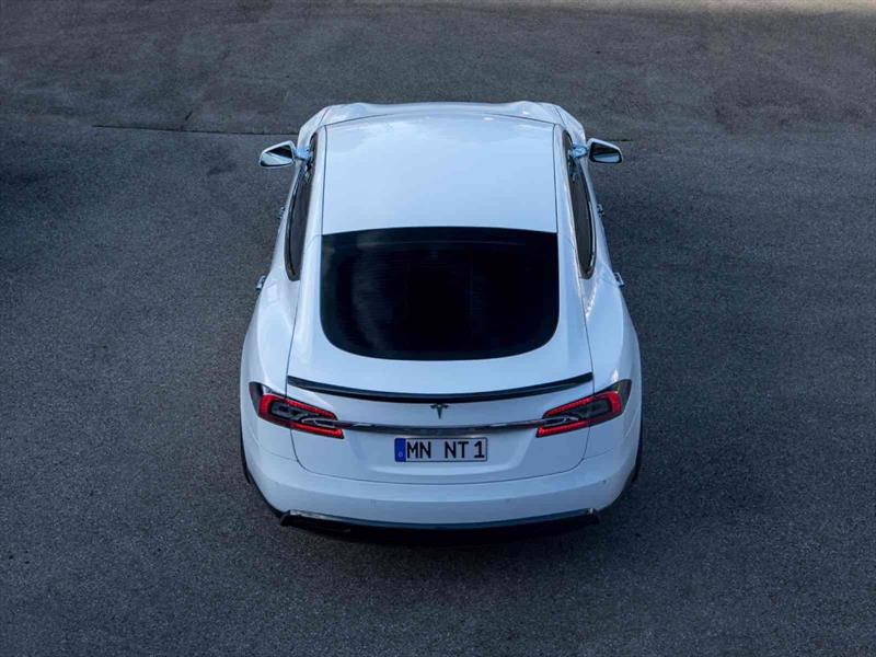 Tesla Model S por Novitec