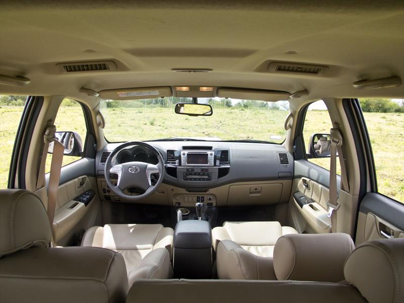 Toyota Hilux SW4 a prueba