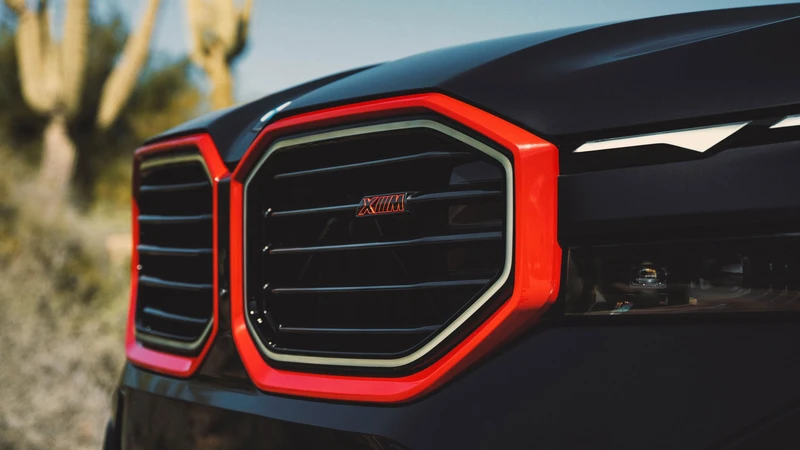 BMW XM Label Red
