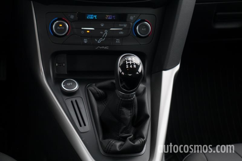 Ford Focus sedán a prueba