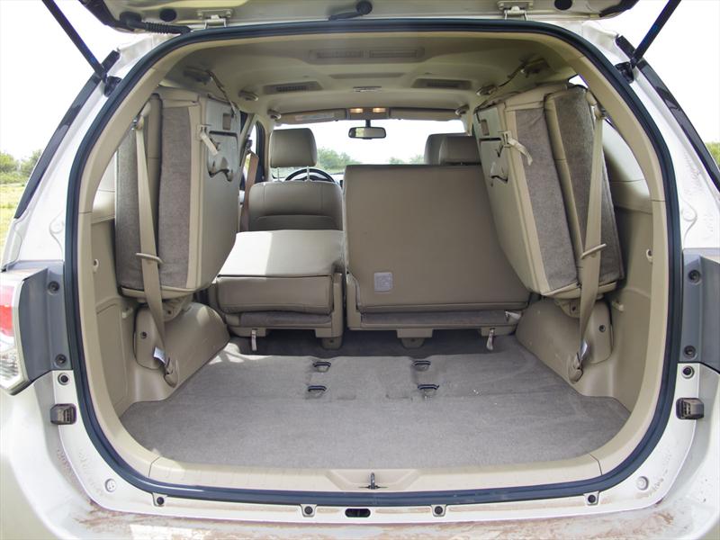 Toyota Hilux SW4 a prueba