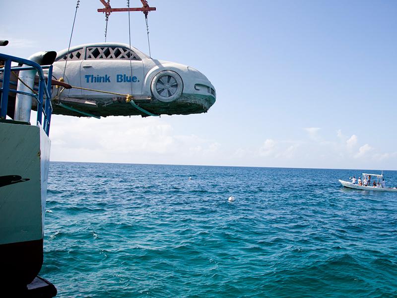 VW Beetle en el lecho marino del caribe