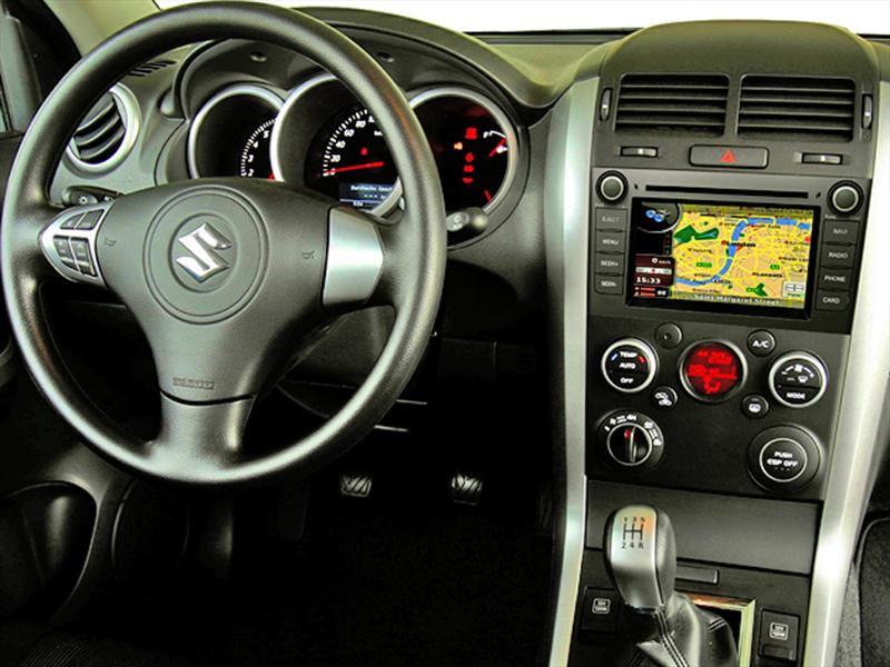 Suzuki Grand Nomade  Versiones con GPS