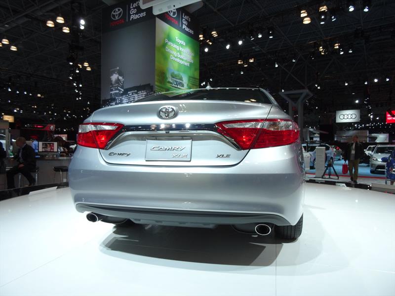 Toyota Camry 2015 se presenta