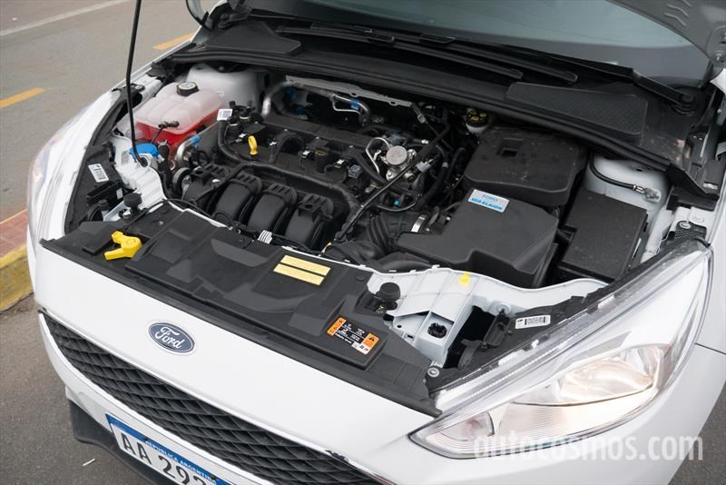 Ford Focus sedán a prueba