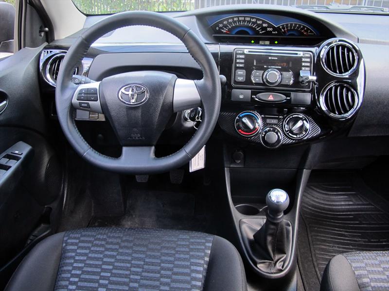 Prueba nuevo Toyota Etios