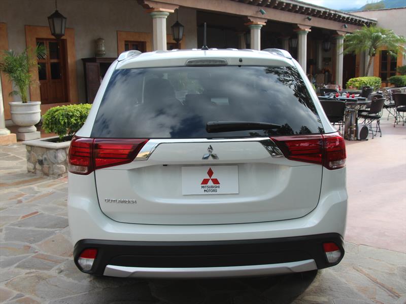 Mitsubishi Outlander 2016