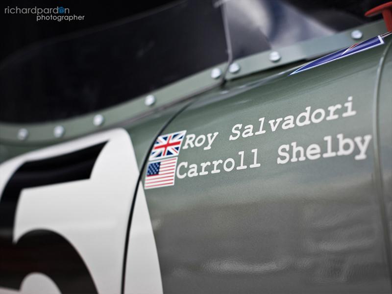 Aston Martin DBR1/2 de tamaño real para armar