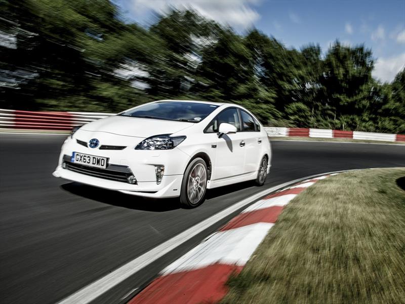 Toyota Prius se aventura en Nürburgring