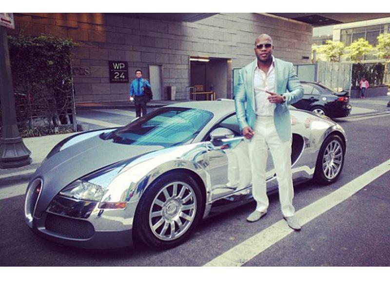 Rapero Flo Rida viste de oro su Bugatti Veyron