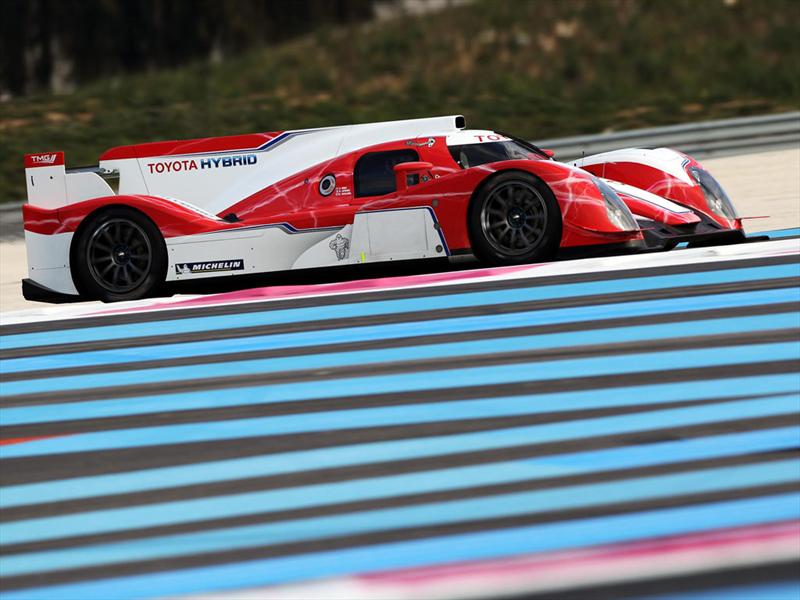 Toyota TS030 Hybrid a Le Mans 2012