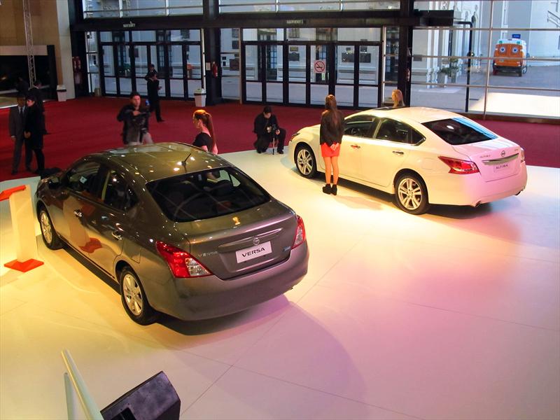 Nissan Altima y Versa en el Salón de BA 2013