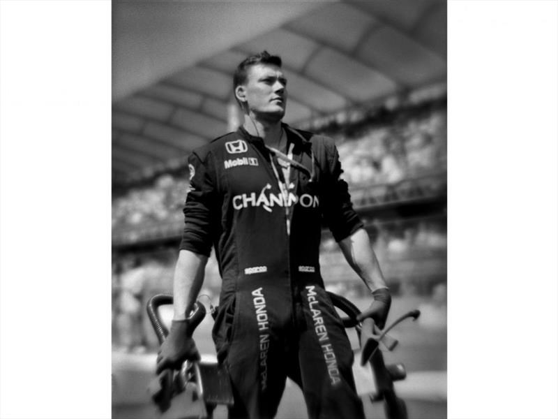 La F1 actual, con una cámara de 104 años