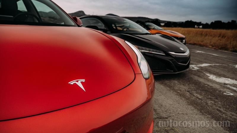 Tesla Model 3 vs BMW i8 Roadster vs Acura NSX