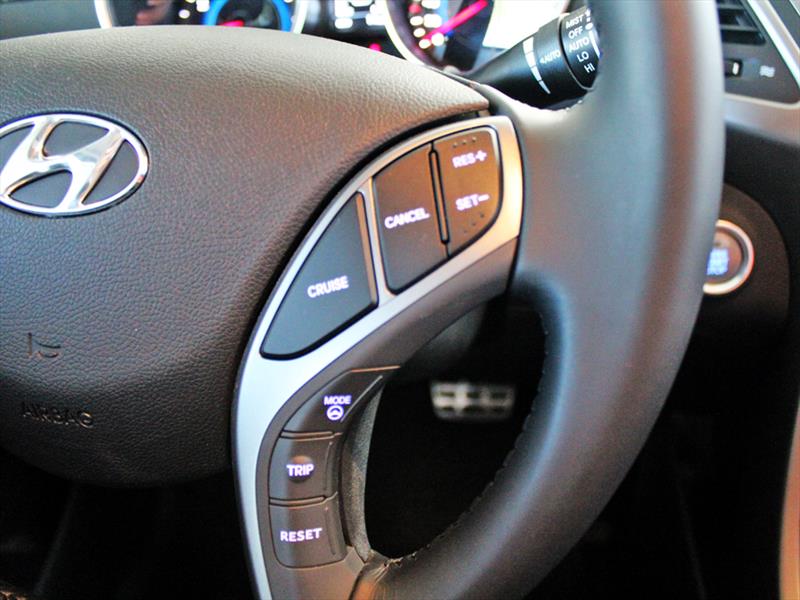 Hyundai New Elantra 2014. Lanzamiento en Chile