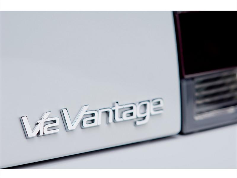 Aston Martin V12 Vantage Roadster