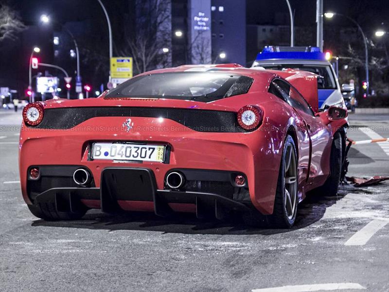 Ferrari 458 Speciale vs. smart