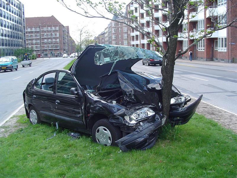 Es mejor salir del auto volando en un accidente