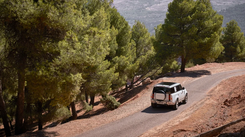 Land Rover Defender 130 2023