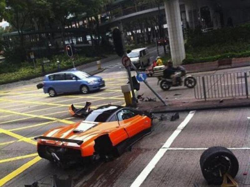 Pagani Zonda F Destruido