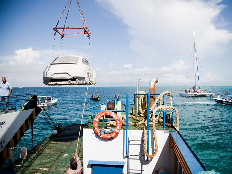 VW Beetle en el lecho marino del caribe