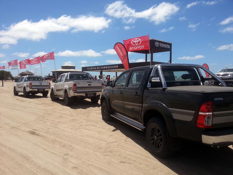 Clínica Toyota de manejo en los médanos