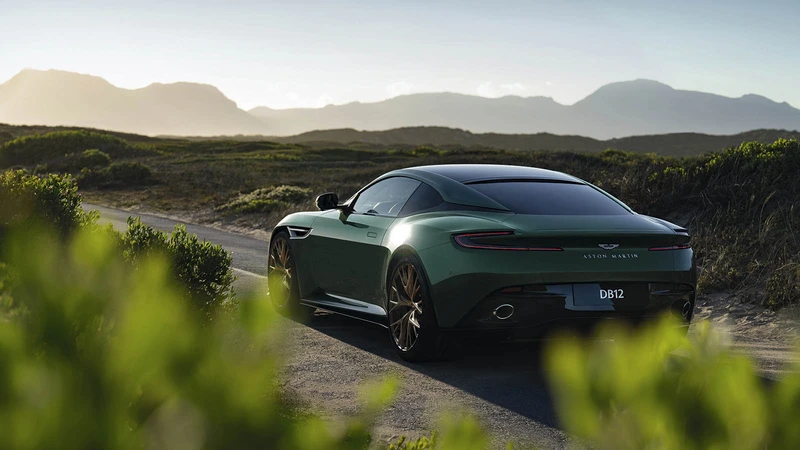Aston Martin DB12
