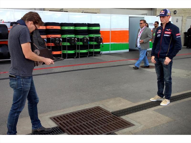 La F1 actual, con una cámara de 104 años