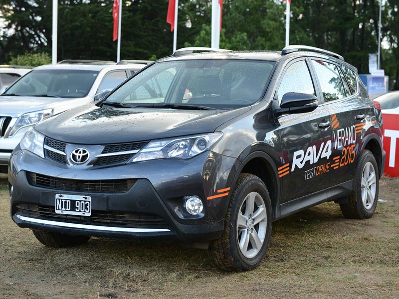 Clínica Toyota de manejo en los médanos
