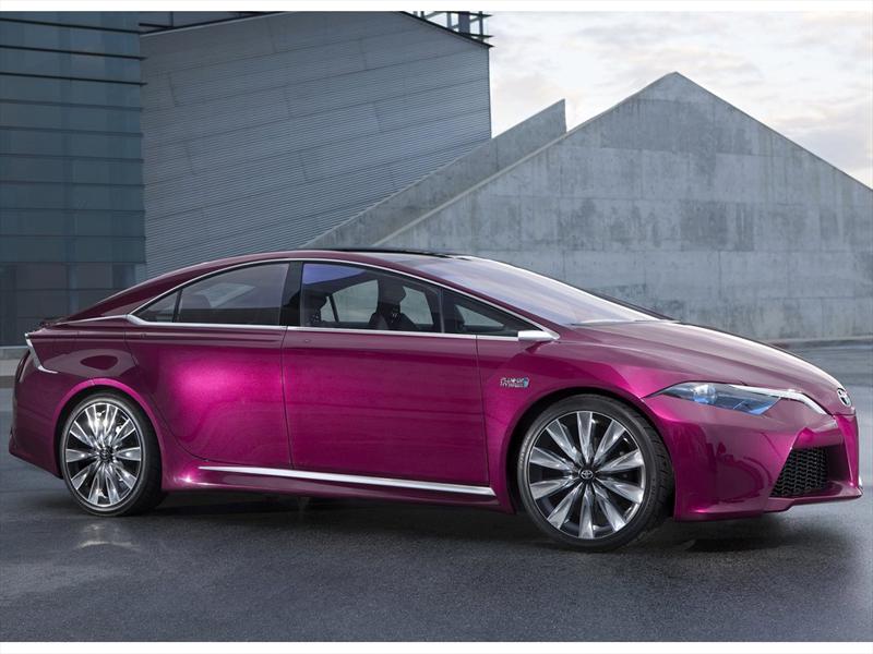 Toyota NS4 Advanced Plug-in Hybrid Concept