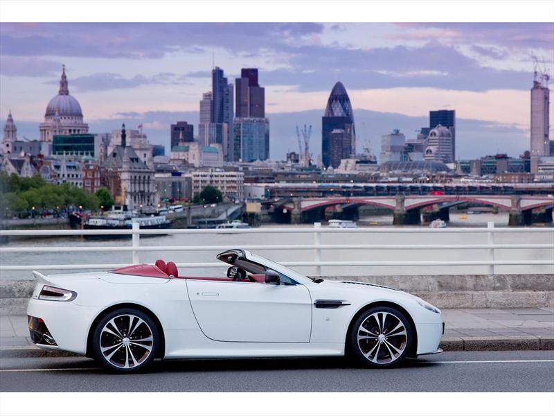 Aston Martin V12 Vantage Roadster