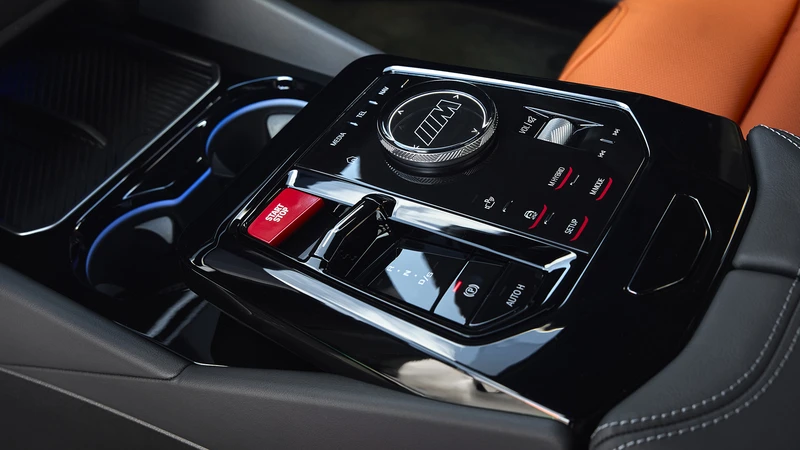 BMW M5 2025 (G90)