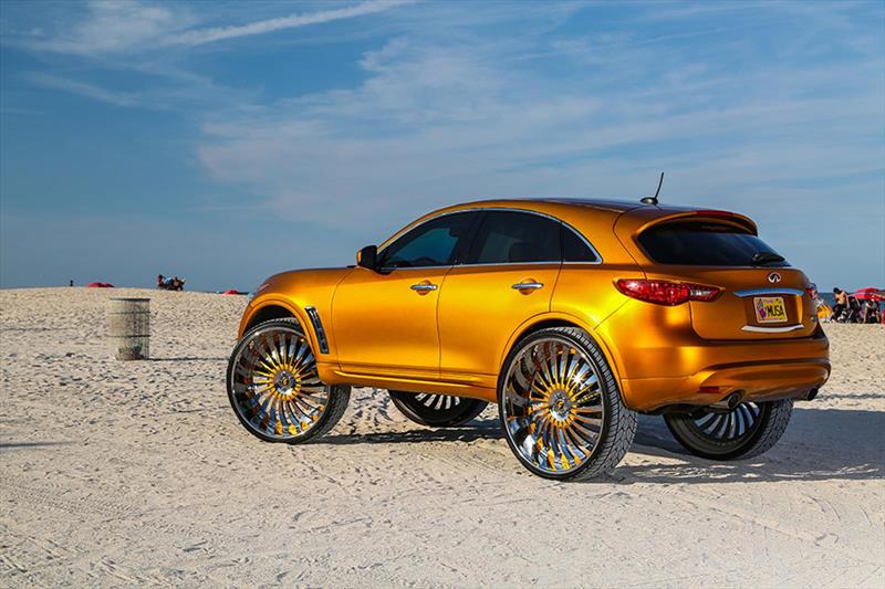 Infiniti FX con rines Forgiato de 32 pulgadas