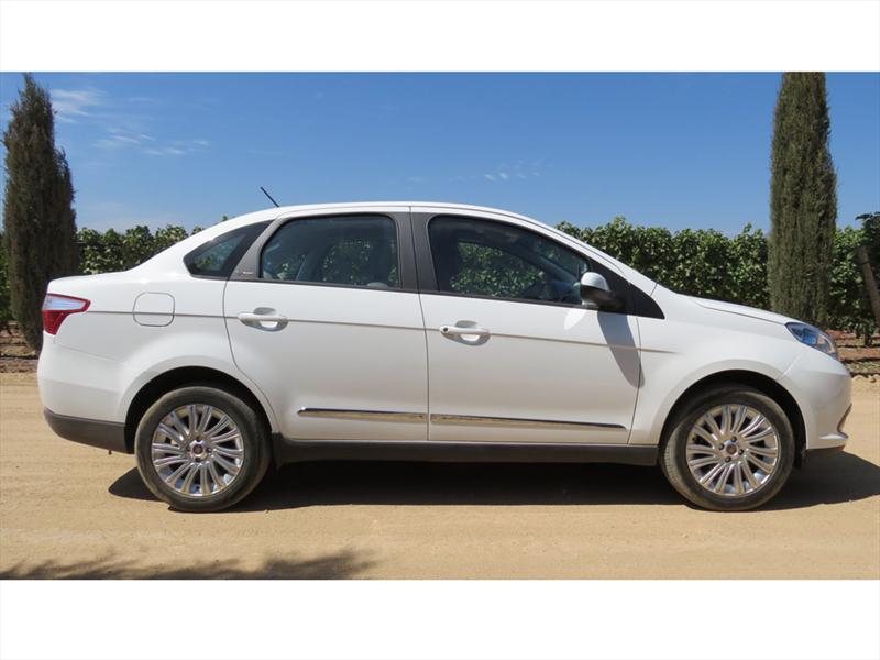 Nuevo FIAT Grand Siena en las rutas de Chile