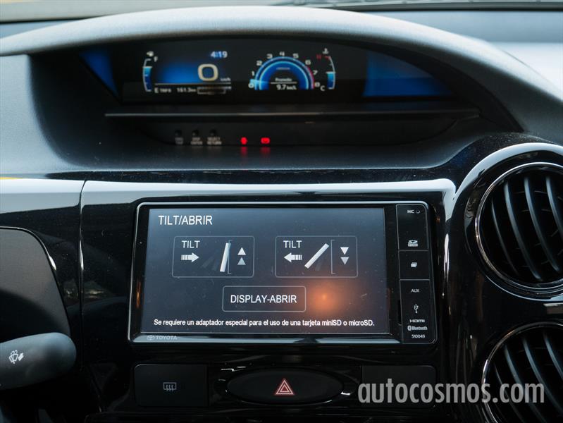 Prueba al renovado Toyota Etios 2016