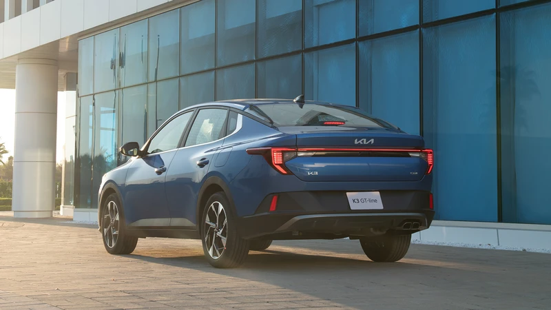 Kia K3 sedán desde todos los ángulos