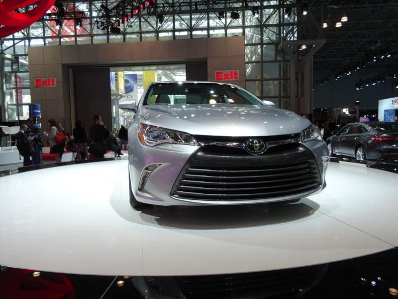 Toyota Camry 2015 se presenta