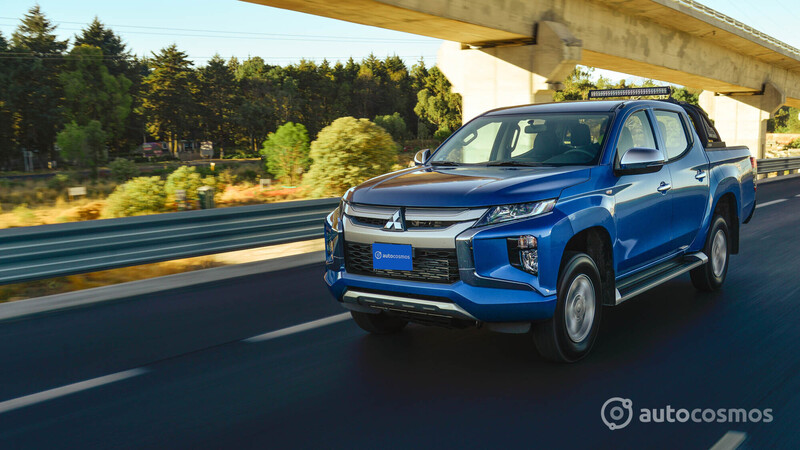 Mitsubishi L200 2021 VS Toyota Hulix 2021