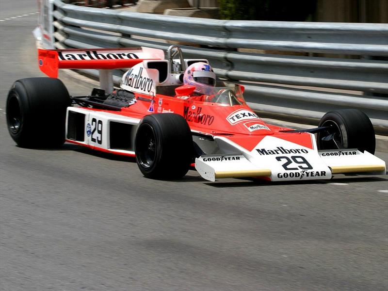 McLaren celebra 50 años en la competición