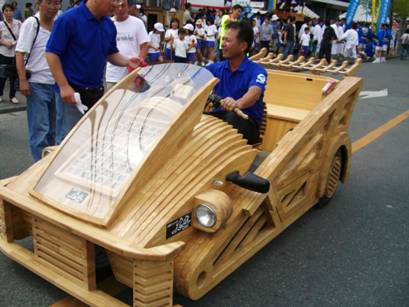 "Maniwa" el auto de madera japonés