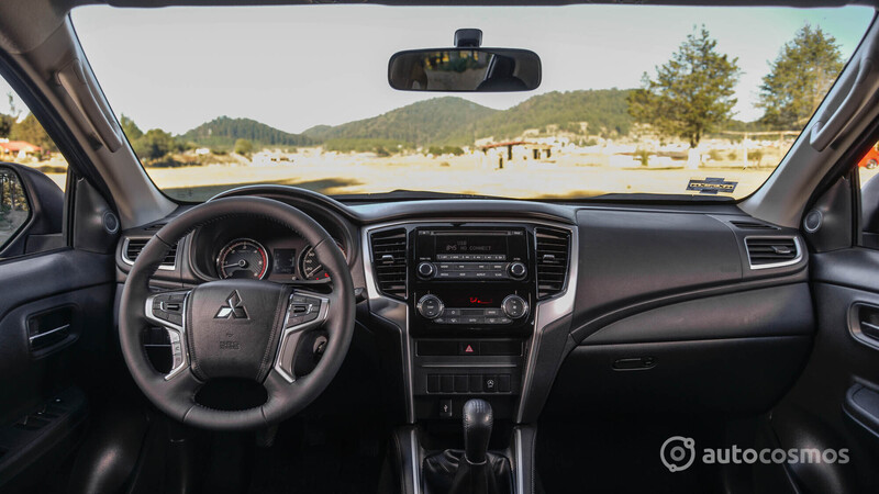 Mitsubishi L200 2021 VS Toyota Hulix 2021