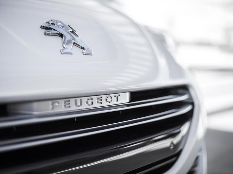 Peugeot RCZ 2013 en París