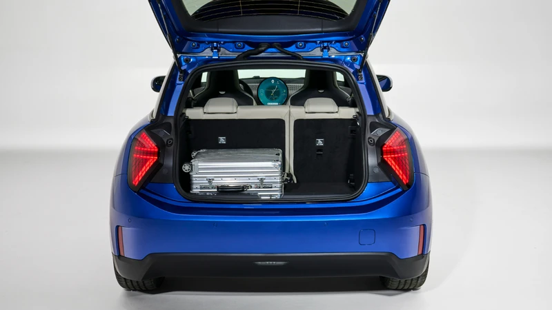(-) EMBARGO MINI Cooper EV 2024