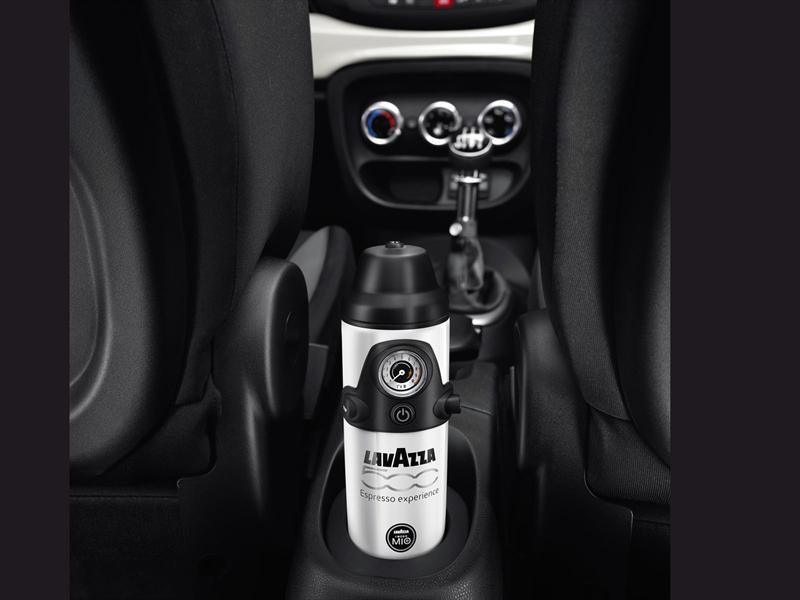 FIAT 500L con cafetera