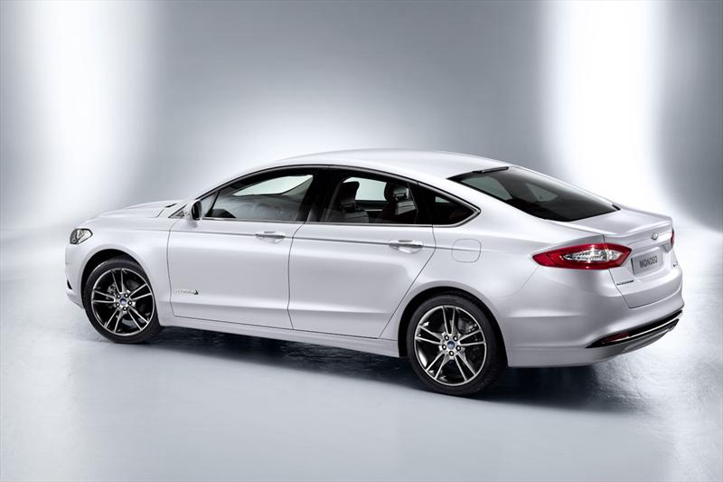 Ford Mondeo 2013 se presenta entres versiones