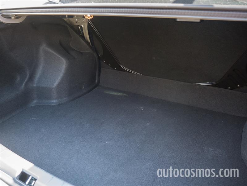 Prueba al renovado Toyota Etios 2016