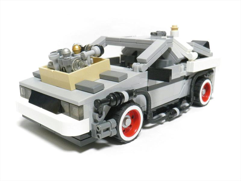 DeLorean de Volver al Futuro hecho en Lego